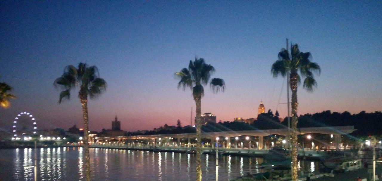 Malagueta Playa Azul Mediterraneo マラガ エクステリア 写真